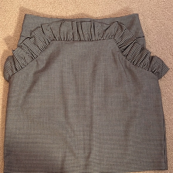 H&M Houndstooth Print Skirt - Picture 2 of 4